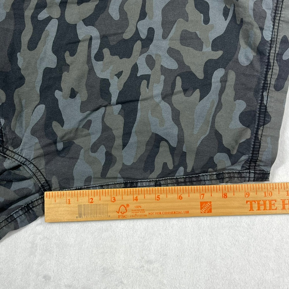 Lee Cargo Shorts Mens 50 Gray Camo Extreme Motion Stretch Performance Utility - Picture 9 of 12